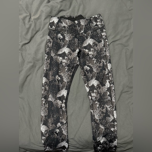 Joe Fresh Yoga Pants - Picture 4 of 4